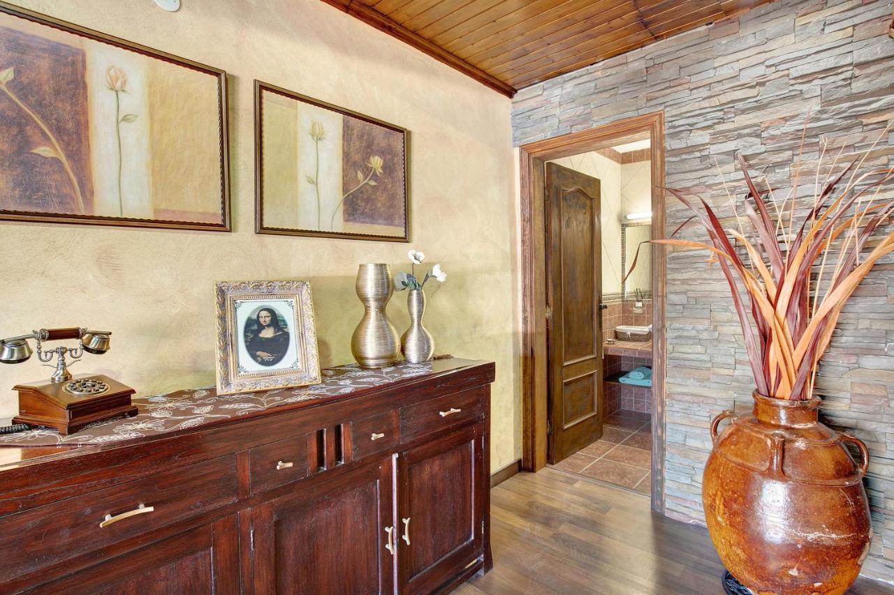 ビラフロール Casa El Parralヴィラ エクステリア 写真